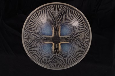 Lot 23 - A RENE LALIQUE OPALESCENT GLASS COQUILLES PATTERN BOWL