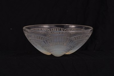 Lot 23 - A RENE LALIQUE OPALESCENT GLASS COQUILLES PATTERN BOWL