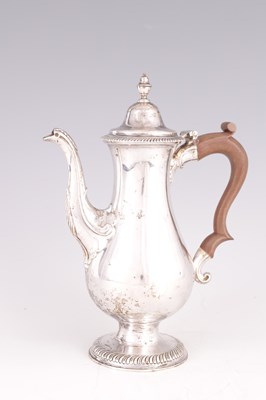 Lot 323 - A GEORGE III NEWCASTLE SILVER COFFEE POT