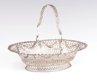 Lot 307 - A LARGE GEORGE III PIERCED SWING HANDLE SILVER FRUIT BASKET