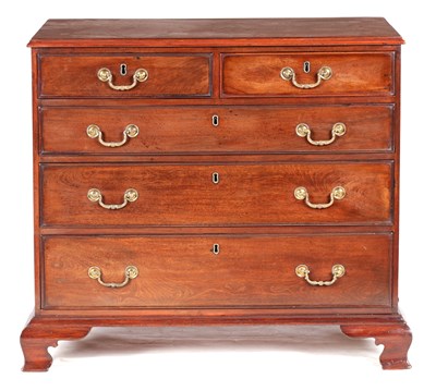 Lot 998 - A GEORGE III MAHOGANY CHEST OF DRAWERS OF SMALL SIZE