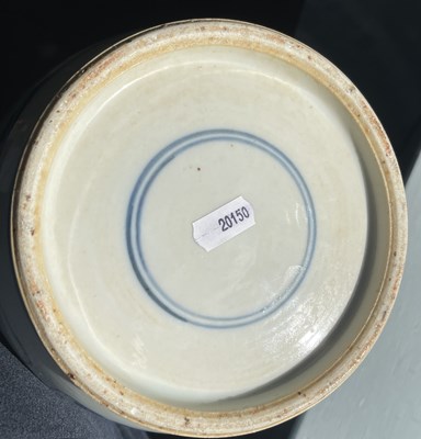 Lot 216 - A GOOD 18TH CENTURY CHINESE BLUE AND WHITE CYLINDRICAL PORCELAIN VASE