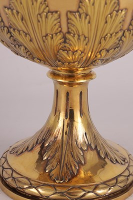 Lot 282 - AN IMPRESSIVE GEORGE III NEO CLASSICAL SILVER GILT CUP AND COVER