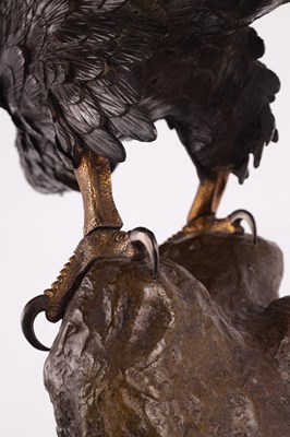 Lot 130 - AN IMPRESSIVE MEIJI PERIOD JAPANESE PATINATED BRONZE AND GILT HIGHLIGHTED SCULPTURE OF AN EAGLE