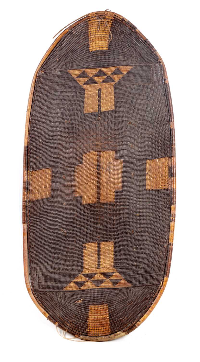 Lot 339 - A 19TH CENTURY AFRICAN  ZANDE SHIELD