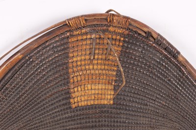 Lot 339 - A 19TH CENTURY AFRICAN  ZANDE SHIELD