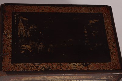 Lot 189 - A 19TH CENTURY CHINOISERIE DECORATED LACQUER TEA CADDY