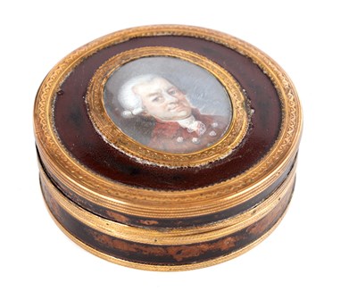 Lot 575 - AN 18TH CENTURY TORTOISESHELL AND GOLD METAL MOUNTED PORTRAIT BOX