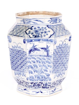 Lot 132 - AN 18TH CENTURY CHINESE BLUE AND WHITE OCTAGONAL VASE