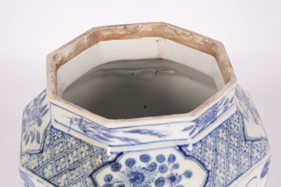 Lot 132 - AN 18TH CENTURY CHINESE BLUE AND WHITE OCTAGONAL VASE