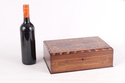 Lot 680 - AN EARLY 19TH CENTURY IRISH KILLARNEY INLAID YEW WOOD BOX