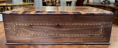 Lot 680 - AN EARLY 19TH CENTURY IRISH KILLARNEY INLAID YEW WOOD BOX