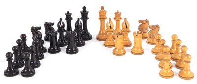 Lot 560 - AN EARLY 20TH CENTURY STAUNTON PATTERN BOXWOOD AND EBONISED CHESS SET