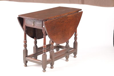 Lot 978 - AN 18TH CENTURY OAK GATE LEG TABLE OF SMALL SIZE
