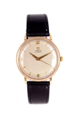 Lot 256 - A GENTLEMAN'S VINTAGE 9CT GOLD OMEGA AUTOMATIC WRISTWATCH