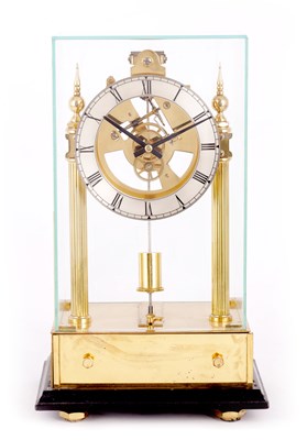 Lot 924 - A 20TH CENTURY BRASS ELECTRIC MANTEL CLOCK UNDER GLASS CABINET