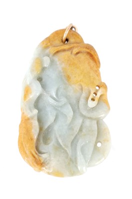 Lot 117 - A CARVED RUSSET JADE PENDANT