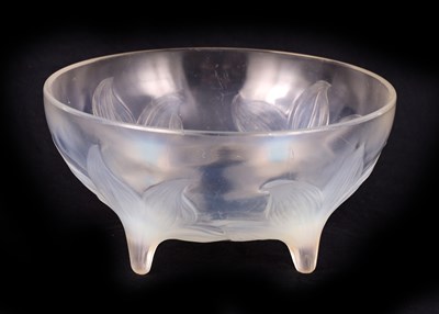 Lot 20 - AN R LALIQUE 'LYS' CLEAR OPALESCENT GLASS BOWL