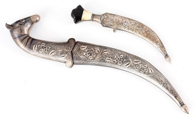 Lot 410 - AN ANTIQUE INDIAN SILVER INLAID DAGGER having...