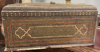 Lot 92 - A FINE 18TH CENTURY INDIAN MOSAIC, IVORY, MOTHER OF PEARL AND METALWORK INLAID BOX WITH ISLAMIC SCRIPT TO THE TOP