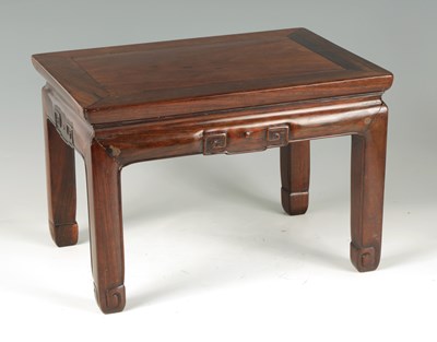 Lot 58 - AN 18TH CENTURY CHINESE HARDWOOD STOOL / SMALL OCCASIONAL TABLE