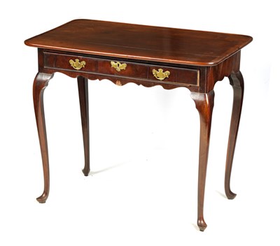 Lot 1081 - AN EARLY 18TH CENTURY FIGURED MAHOGANY SIDE TABLE