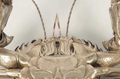 Lot 281 - A LIFE SIZE ARTICULATED SILVER MODEL OF A CRAB