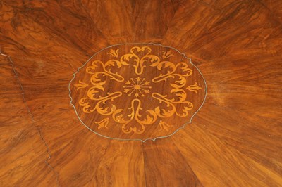 Lot 1005 - A FINE EARLY 19TH CENTURY CONTINENTAL FIGURED WALNUT CARVED CENTRE TABLE