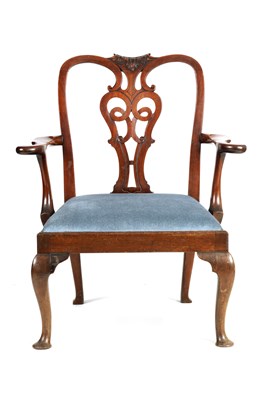 Lot 1054 - A LARGE PROPORTIONED GEORGE II MAHOGANY DESK CHAIR