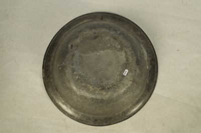 Lot 613 - A LARGE 18TH CENTURY PEWTER BOWL