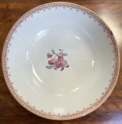 Lot 188 - AN 18TH CENTURY CHINESE POLYCHROME BOWL