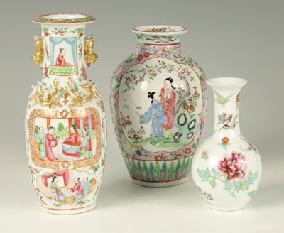 Lot 136 - A SELECTION OF THREE CHINESE VASES