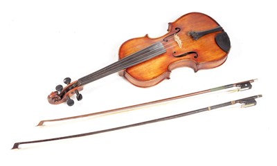 Lot 418 - AN ANTIQUE VIOLIN