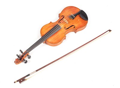 Lot 424 - AN ANTIQUE VIOLIN