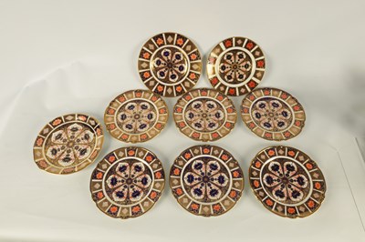 Lot 41 - A SELECTION OF NINE 20TH CENTURY CROWN DERBY PLATES