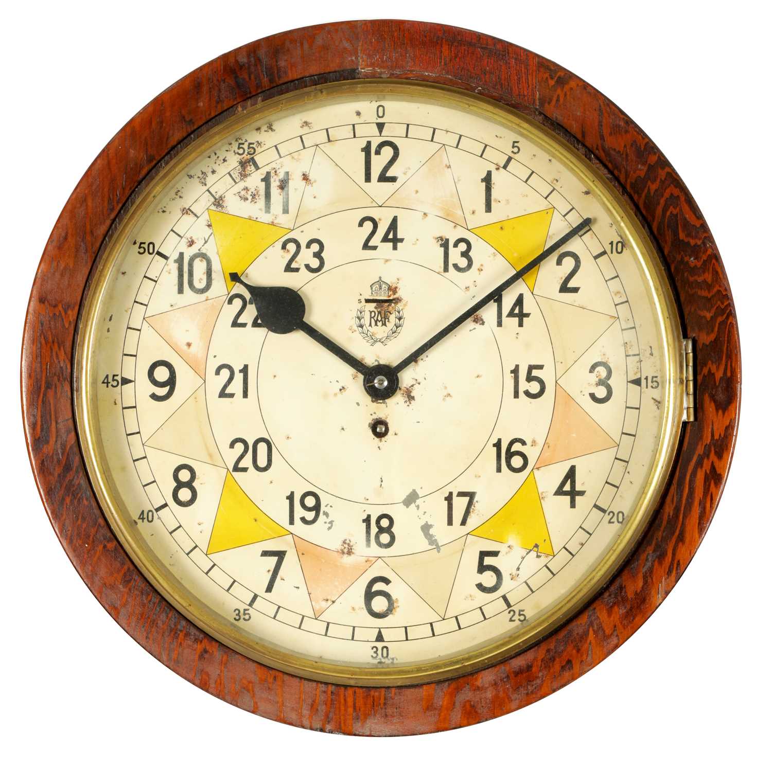 Lot 558 - A WWII RAF SECTOR WALL CLOCK