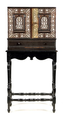 Lot 1014 - A LATE 17TH CENTURY ITALIAN BONE INLAID EDONY AND ROSEWOOD COLLECTORS CABINET