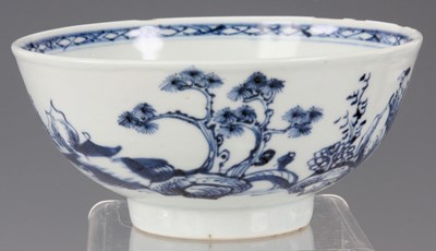 Lot 142 - AN 18TH CENTURY CHINESE BLUE AND WHITE BOWL...