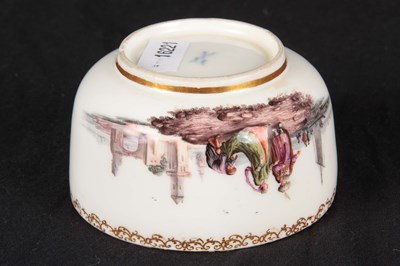 Lot 28 - AN 18TH CENTURY MEISSEN SMALL BOWL