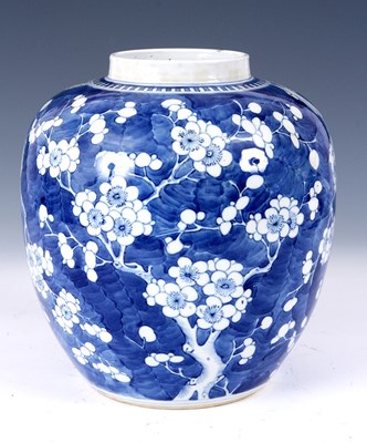 Lot 146 - A LARGE ANTIQUE CHINESE GINGER JAR decorated...
