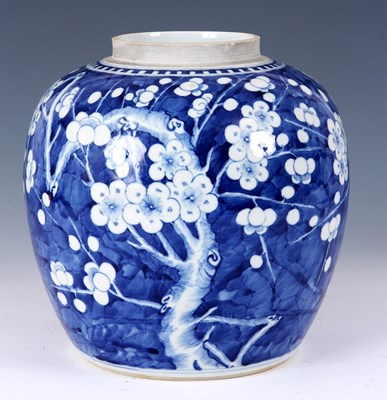 Lot 147 - A LARGE ANTIQUE CHINESE GINGER JAR decorated...