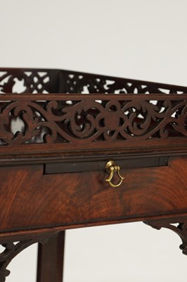 Lot 794 - AN EARLY GEORGE III CHIPPENDALE DESIGN MAHOGANY URN TABLE OF GOOD COLOUR AND PATINA