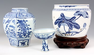 Lot 155 - A COLLECTION OF 17th/18th CENTURY CHINESE BLUE...