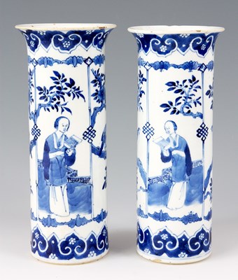 Lot 156 - AN EARLY PAIR OF CHINESE BLUE AND WHITE SLEEVE...