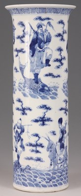 Lot 158 - A 19th CENTURY CHINESE BLUE AND WHITE SLEEVE...
