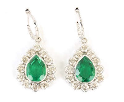 Lot 181 - A FINE AND LARGE PAIR OF 18CT WHITE GOLD DIAMOND AND EMERALD EARRINGS