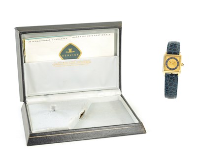 Lot 195 - A LADIES 18K GOLD JAEGER-LECOULTRE WRIST WATCH WITH BOX AND PAPERS