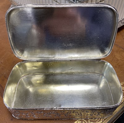 Lot 206 - AN 18TH CENTURY RUSSIAN SILVER BOX