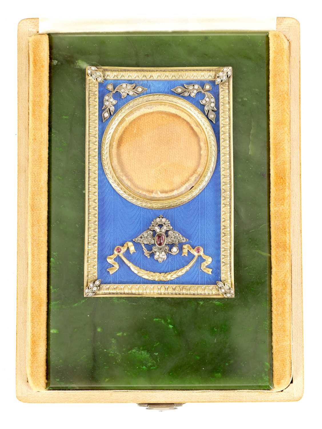 Lot 185 - FABERGÉ. AN EARLY 20TH CENTURY  RUSSIAN CASED SILVER GILT, ENAMEL AND NEPHRITE PORTRAIT FRAME