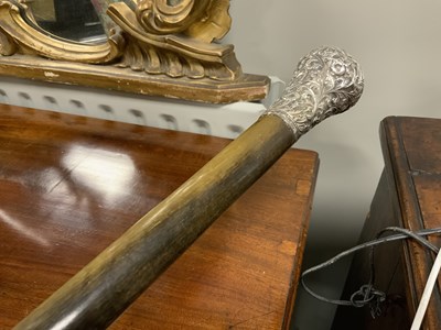 Lot 307 - A LARGE LATE 19TH CENTURY SILVER MOUNTED RHINOCEROS HORN WALKING STICK